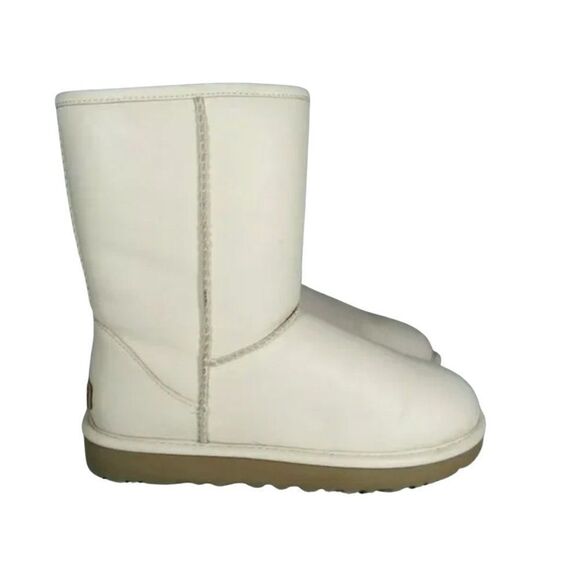 UGG CLASSIC SHORT CASHMERE LEATHER BOOTS - Picture 1 of 8